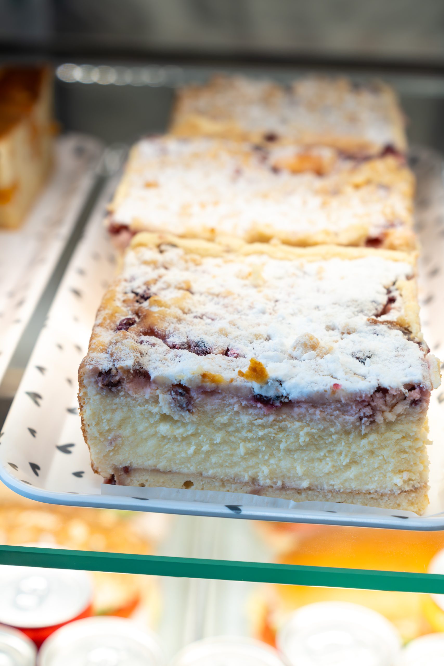 Berry crumble cake